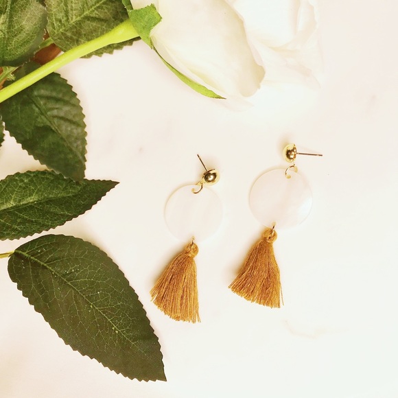 NWOT⭐️Yellow Tassel Earrings with Flat Pearl Top - Picture 2 of 3